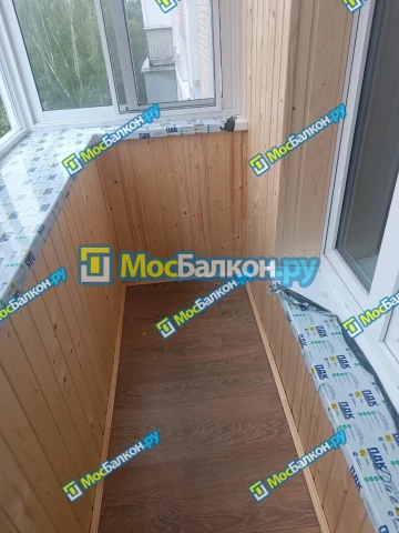 Отделка балконов деревянной вагонкой в Москве
