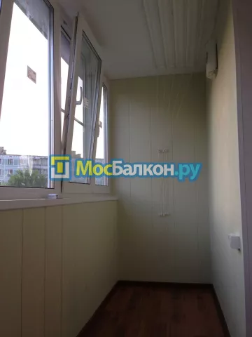 Отделка балкона и лоджии пластиковыми ПВХ панелями в Щёлково от компании МосБалкон